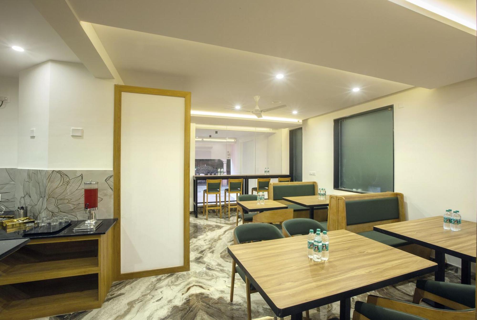 Hotel Sterling Plaza- Bangalore International Airport Dod Jala Екстер'єр фото
